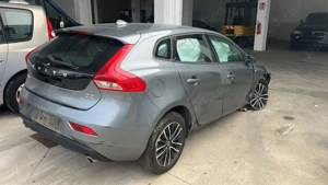 Dezmembrez Volvo V40 an 2019 2.0 diesel automat - imagine 2