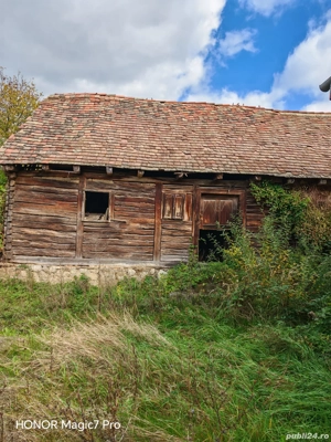 Vând casa bătrânească