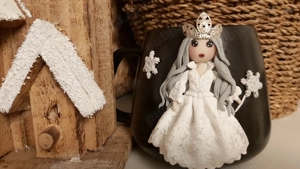 Cadou Craciun Craiasa Zapezii pentru sotie iubita cana papusa handmade