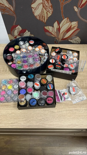 Vând accesorii manichiuraă ( nail art )