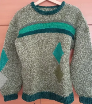 pulover din lână lucrat manual marimea XL