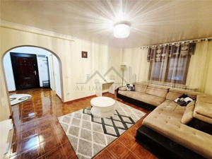 Apartament cu 4 camere, cu parcare-utilat mobilat