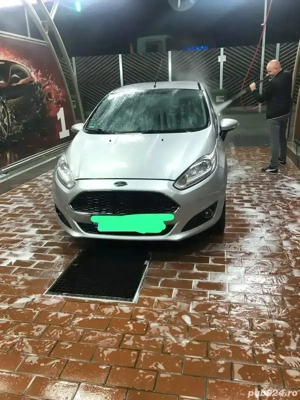 vând Ford fiesta