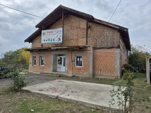 Casa de vanzare sau închiriere în comuna Forotic   poziție centrală - imagine 4