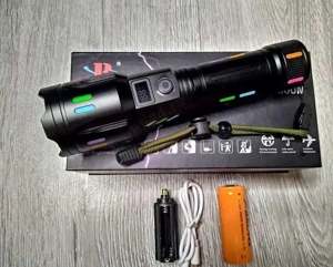 Lanterne led tip Laser telezoom afisaj electronic ,raza vizibila pina la 800 metri , noi la cutie