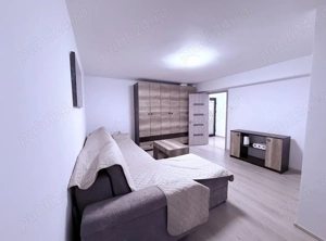 Garsonieră spațioasă și complet renovată   Zona Liceul Teoretic Ion Barbu