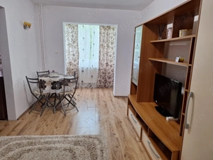 Zona Dacia, apartament 2 camere, etaj 2, chirie 350 euro negociabil 