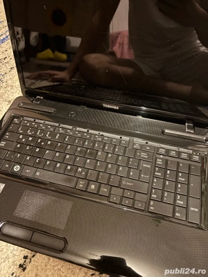 vand laptop toshiba sattelite l670d-105 (pentru piese reparabil)