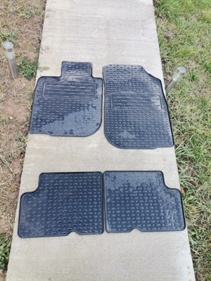 Vând covorașe interior Logan  - imagine 6