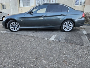 BMW Seria 3 an 2010 - imagine 5