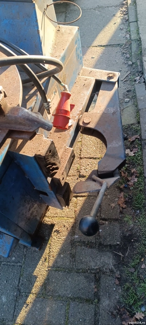 Mașină dejantat schimbat roți 