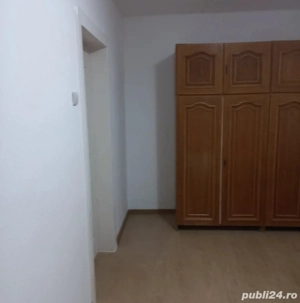 Vând apartament cu două camere+ boxă la subsol.