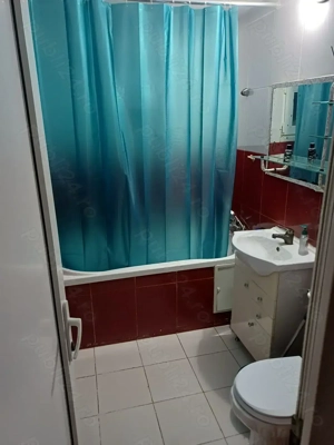 Închiriez cameră într-un apartament cu 2 camere 