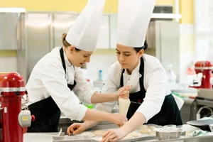 COFETAR  cu experienta - CHEF Tort - Prajituri  - imagine 4