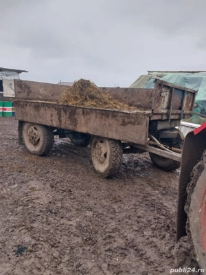 Vind tractor împreună cu remorca