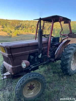 tractor u 445 cu plug si rarita 