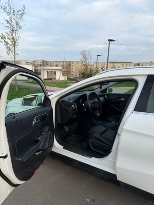 Mercedes GLA 180 2018  - imagine 7