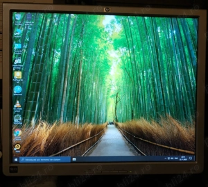 Monitor HP 19" cu picior reglabil si porturi DVI, VGA si 2x USB