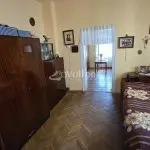 Resita, de vânzare casă, două corpuri, curte, zona centrală - imagine 10