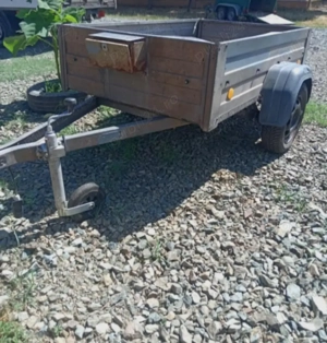 Vând remorcuță în stare bună 