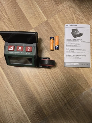 Instrument de calibrare digital PARKSIDE PDKM A1 cu 2 baterii AA pentru masina de taiat cu disc