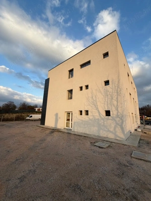 SMA OFFICE Închiriază clădire de birouri și spații comerciale 