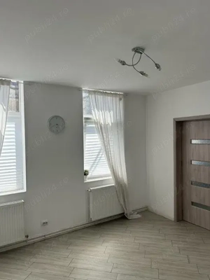 Hala Traian  se inchiriaza casa pentru activitati  firme 2 camere 50 mp 500 euro 