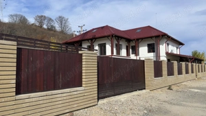 Proprietate multifuncțională sub pădure   locuință principală + spațiu de relaxare