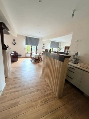 Vilă / Pensiune de vânzare în Tohanu Nou – la doar 4 km de Castelul Bran  - imagine 6