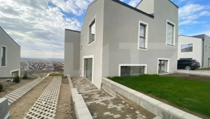 Casa pe calcan cu priveliste superba si compartimentare deosebita - imagine 13