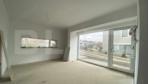 Casa pe calcan cu priveliste deschisa si compartimentare deosebita. - imagine 7