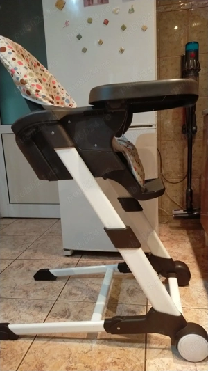 Scaun bebe  servit masa