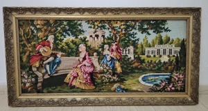 Goblen superb de dimensiuni mari,scena galanta încadrată într-o ramă din lemn masiv cu o deosebită s