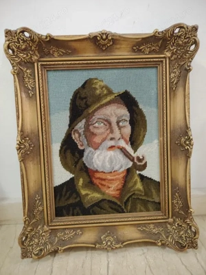Superb goblen antic bătrânel cu pipa încadrat într-o ramă din lemn masiv Baroc, dimensiuni 55 cm cu 