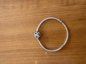 Vând brățară Pandora, preț negociabil