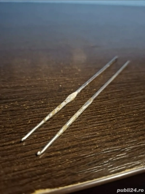 Set 2 Croșete Metalice Mărimea 4   Folosite,