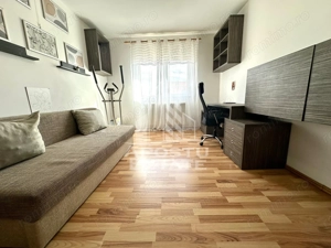 Apartament cu 3 camere, centrala proprie,  zona Soarelui - imagine 2