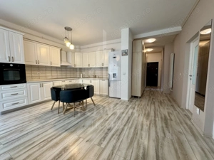 De inchiriat Apartament modern 3 camere cu curte privată şi parcare