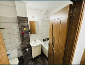 Zona Medicină-Prefectură apartament de închiriat cu 2 camere ,decomandat, amenajat ,utilat - imagine 2