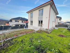 Casa individuala cu 5 camere si curte libera de 430 mp in Cisnadie - imagine 18