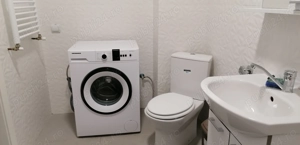 Inchiriez apartament cu două camere în blocul White Tower. Prima închiriere 2500 lei.  - imagine 10