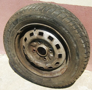 Janta cu cauciuc folosit ca roata de rezerva  .Dimensiuni 165/70  R13.