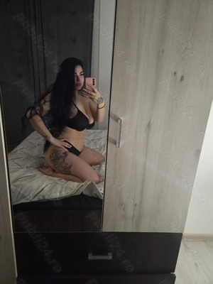 Bruneta hot!! Party!! Și deplasare