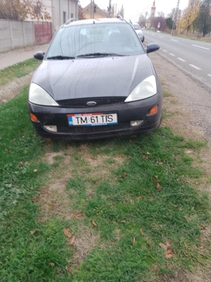 Vînd Ford focus
