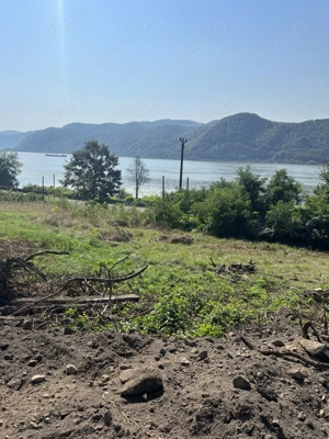 Teren intravilan 2.255 mp   zonă turistică Clisura Dunării, Liborajdea