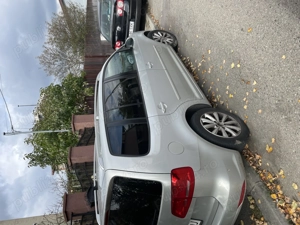 Touran 2011, mașina de familie - imagine 4