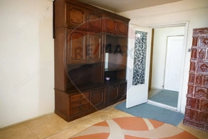 Garsonieră luminoasă și bine compartimentată,