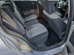 Vând Renault Megane2 1.5DCi An 2004 - imagine 9