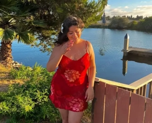 Ador bărbați manierați care îmi aduc o floare o ciocolata simplă sunt Nicoleta 