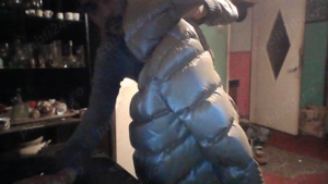 Vand geaca Mont de la Berska a costat 7 mil eu o dau cu 3 , acum 2 luni am cumparato fb arinel arine